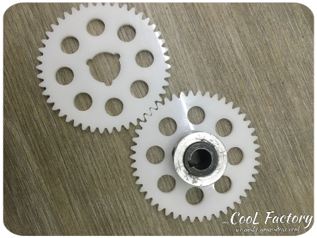 Изрязване на  зъбни колела от ПОМ с CNC фреза(рутер)