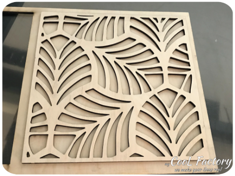 Фрезоване на лого в 10мм черен полиран плексиглас с CNC freza(ruter)